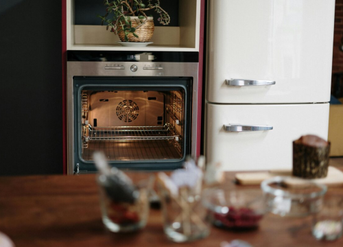 Ni ocat ni soda bikarbona: Ovo je najbolji trik za čišćenje pećnice