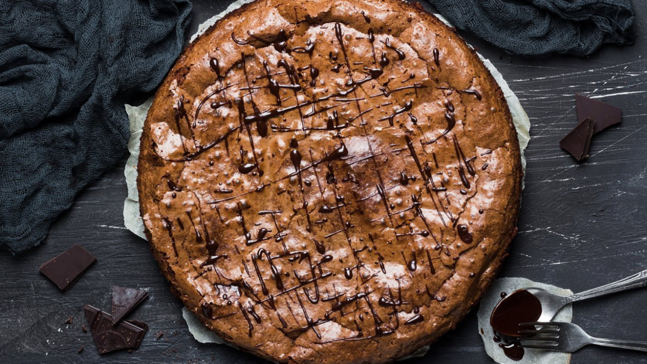 Kako napraviti klasičnu čokoladnu tortu, desert koji svi obožavaju