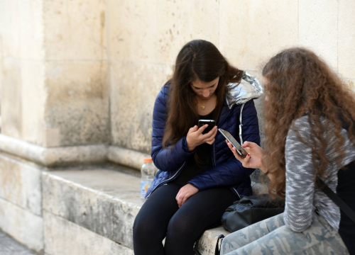 Novo istraživanje pokazalo da su mobiteli zapravo dobri za djecu