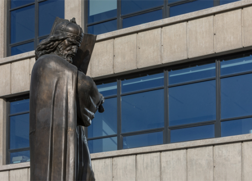 Obitelj maloljetnog ubojice iz beogradske škole obiteljima žrtava mora isplatiti milijune eura