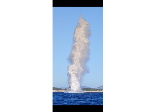 Fotografija 3 - Kraj otoka Mažirina uništene dvije avionske bombe iz Drugog svjetskog rata