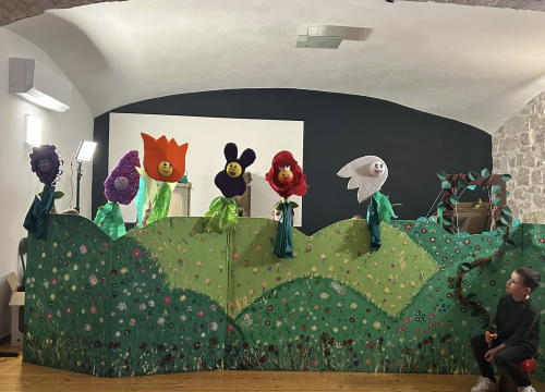 Fotografija 1 - Mali lutkari iz šibenskih vrtića u Art podrumu održali smotru dječjih lutkarskih igrokaza