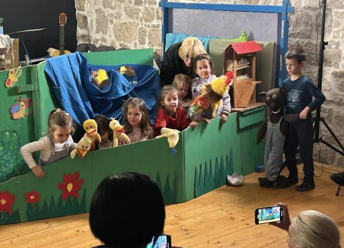 Fotografija 16 - Mali lutkari iz šibenskih vrtića u Art podrumu održali smotru dječjih lutkarskih igrokaza