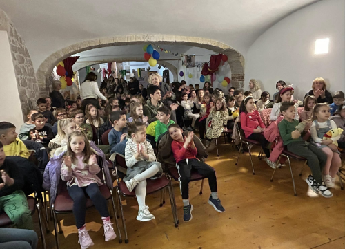 Fotografija 20 - Mali lutkari iz šibenskih vrtića u Art podrumu održali smotru dječjih lutkarskih igrokaza
