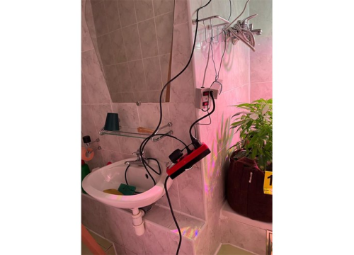 Fotografija 2 - FOTO U Vodicama pronađen improviziran laboratorij za proizvodnju droge, 'poduzetnik' priveden