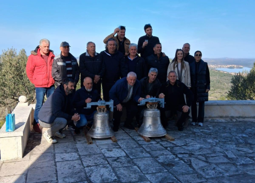 Fotografija 5 - Pomišljaju blagoslovljena i postavljena nova bilička zvona