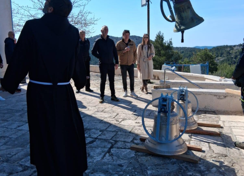 Fotografija 3 - Pomišljaju blagoslovljena i postavljena nova bilička zvona