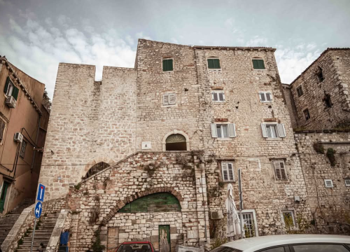 Fotografija 37 - Dolac – povijesna duša Šibenika s mediteranskim šarmom