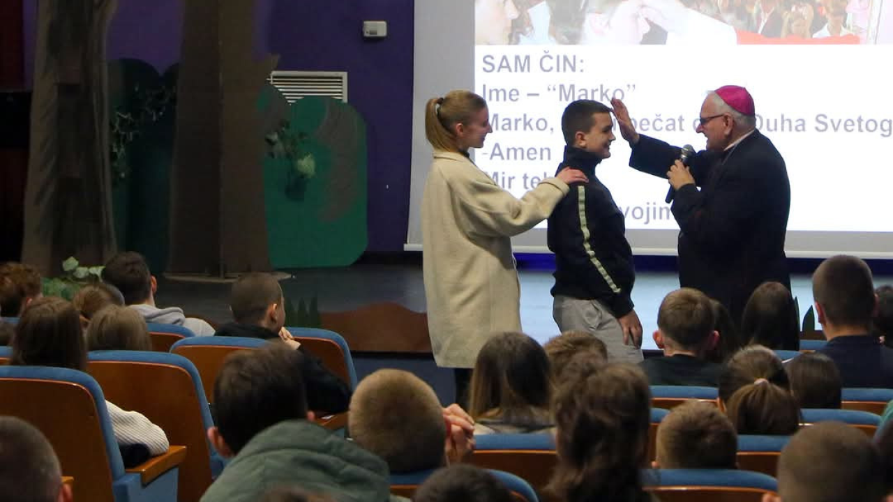 Više od 350 krizmanika Šibenske biskupije na susretu u Katoličkoj školi