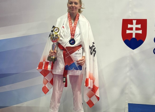 Fotografija 2 - Gabrijela Grubelić iz Karate kluba Okit srebrna na Grand Prix Slovakia