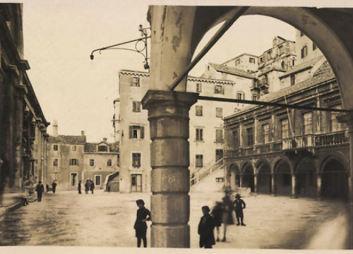 Šibenski leksikon: 'Dica su igrala trilje na šematoriju, a tutuš se samo jujao na tronguzulu'