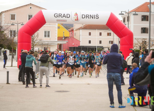 Fotografija 17 - Promina Trail 2025: Kiša i vjetar nisu zaustavili rekordan broj trkača