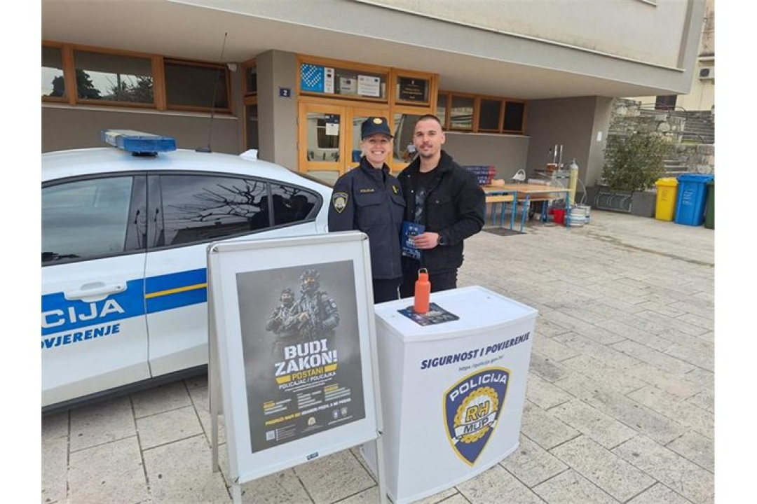 Policajci i policajke na drniškom 'Promina trailu' promovirali svoje zanimanje