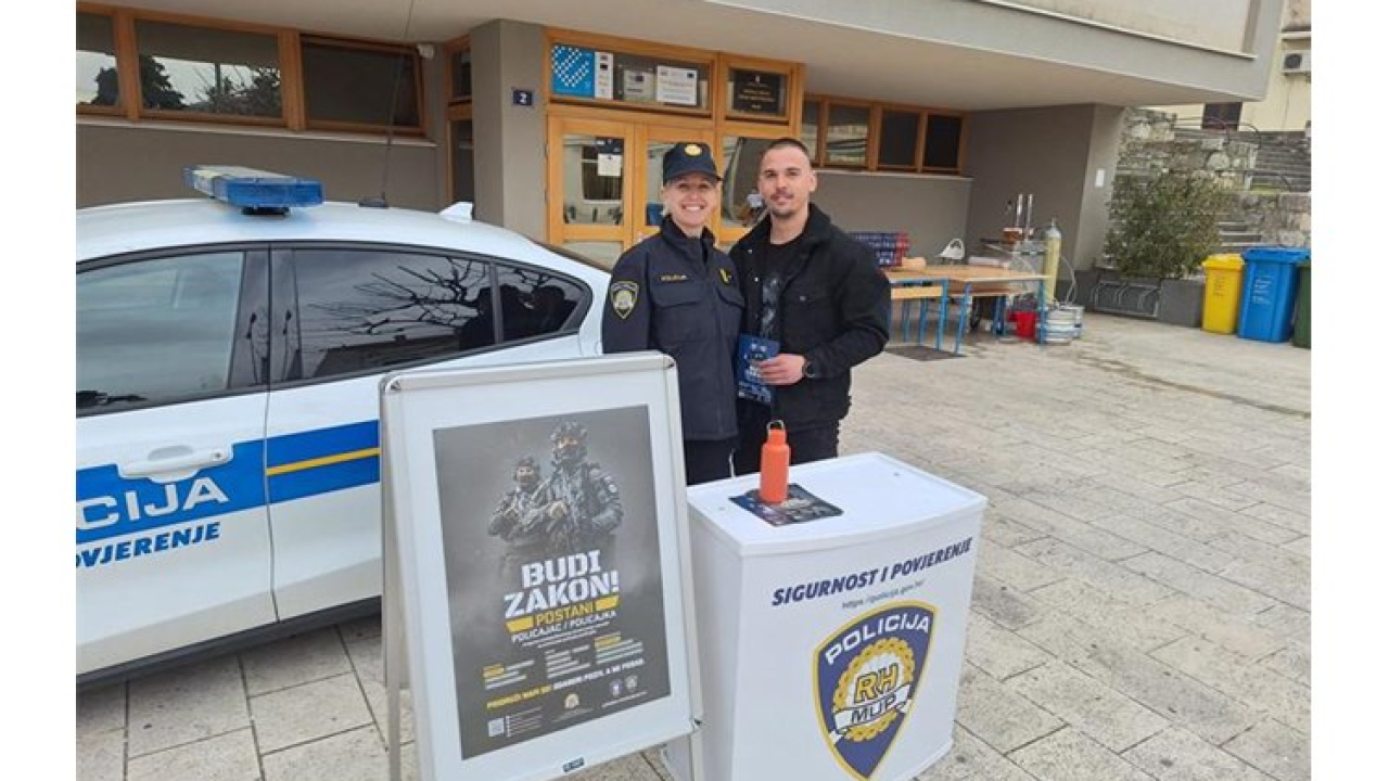 Policajci i policajke na drniškom 'Promina trailu' promovirali svoje zahtjevno, ali humano zanimanje