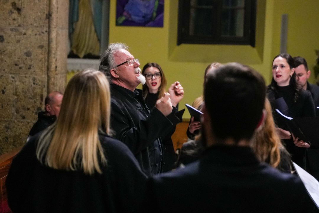 Pučki pivači KBF-a korizmenim napjevima u drniškoj Gospi od Ružarija očarali prisutne