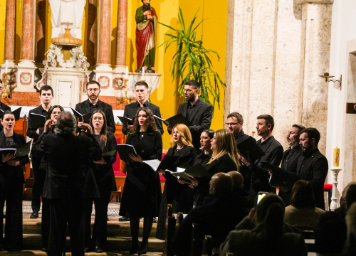 Fotografija 10 - Pučki pivači KBF-a korizmenim napjevima u drniškoj Gospi od Ružarija očarali prisutne