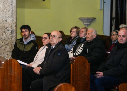 Fotografija 22 - Pučki pivači KBF-a korizmenim napjevima u drniškoj Gospi od Ružarija očarali prisutne