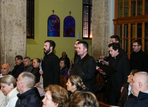 Fotografija 18 - Pučki pivači KBF-a korizmenim napjevima u drniškoj Gospi od Ružarija očarali prisutne