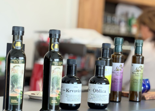 Fotografija 1 - Na radionici u Kistanjama polaznici učili o sljubljivanju sira i maslinovih ulja