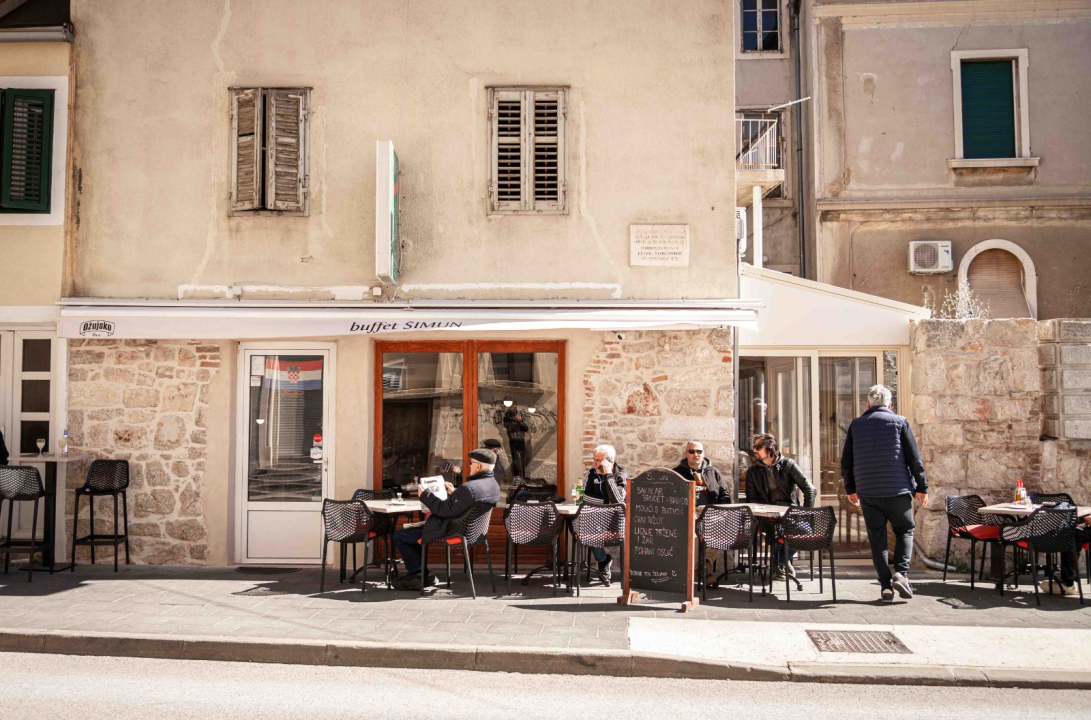 FOTO Uživajte u domaćoj spizi na novoj terasi Buffeta Šimun!