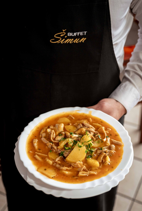 FOTO Uživajte u domaćoj spizi na novoj terasi Buffeta Šimun!