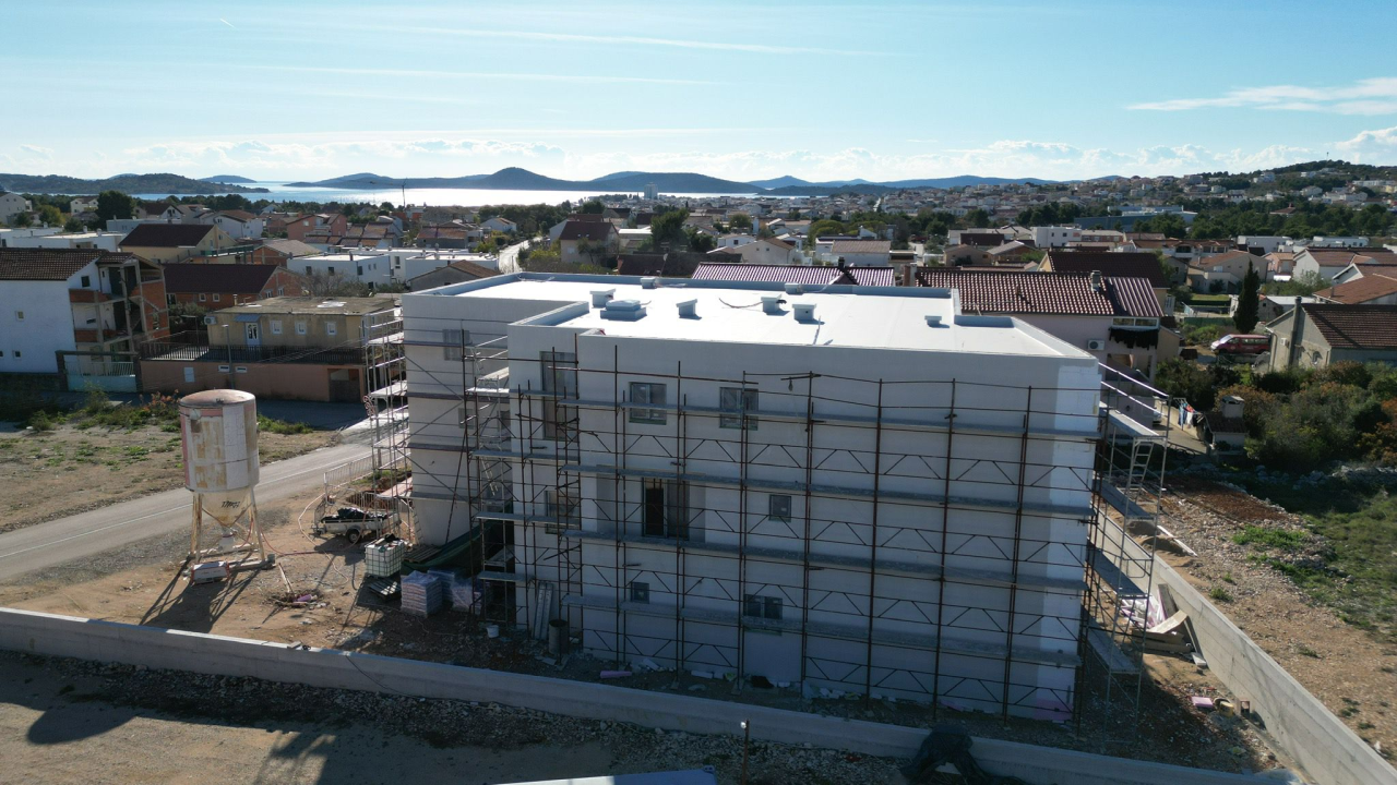 Prodaju se stanovi na mirnoj lokaciji u Vodicama!