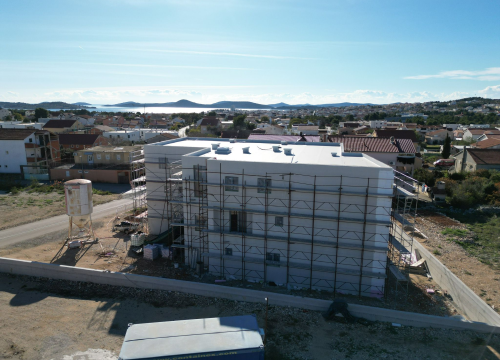 Prodaju se stanovi na mirnoj lokaciji u Vodicama!