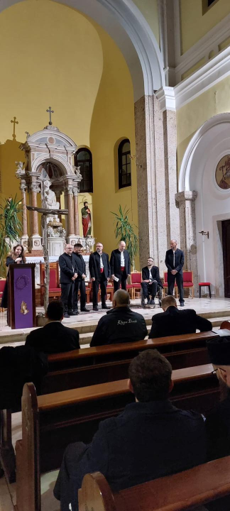 Stoljetna tradicija pučkih korizmenih napjeva: Klape nastupile na korizmenom koncertu u Drnišu