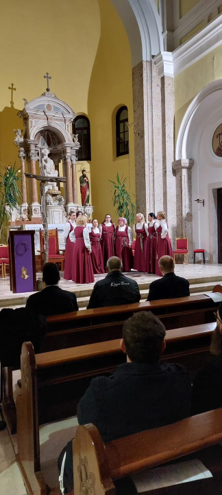 Stoljetna tradicija pučkih korizmenih napjeva: Klape nastupile na korizmenom koncertu u Drnišu