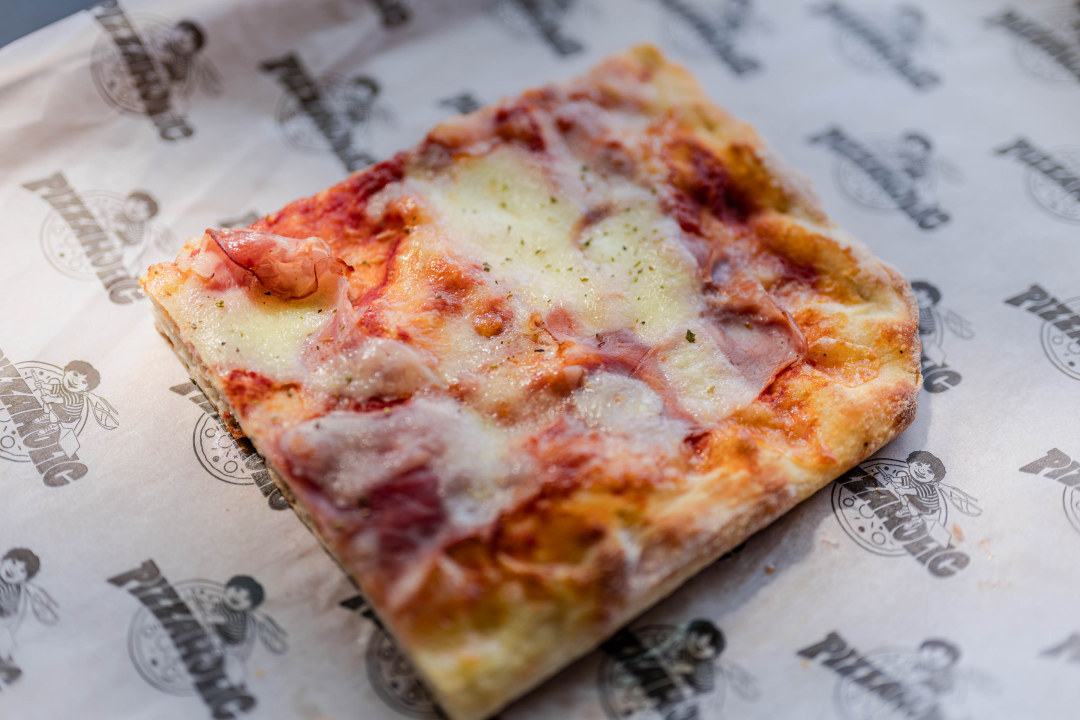 FOTO U Pizzaholicu probajte rimsku pinsu i al taglio jer hrskavost mijenja pravila!