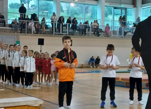 Fotografija 11 - FOTO: Gimnastičari Dišpeta nastupili u Solinu, u dvije konkurencije osvojili ekipnu prvu poziciju