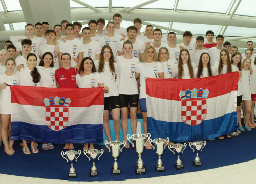 Fotografija 2 - FOTO: Šibenski plivači Josip Bepo i Šimun Srzić dio pobjede Hrvatske u četveroboju reprezentacija