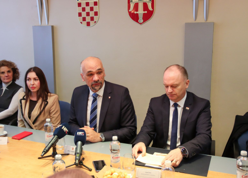 Fotografija 1 - Ministar Šipić u radnom posjetu Šibeniku: ‘Želimo stvoriti poticajno okruženje za obitelji’