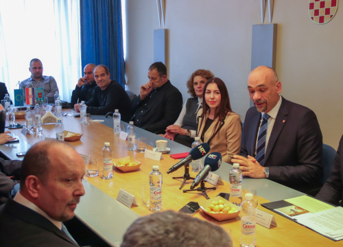 Fotografija 2 - Ministar Šipić u radnom posjetu Šibeniku: ‘Želimo stvoriti poticajno okruženje za obitelji’