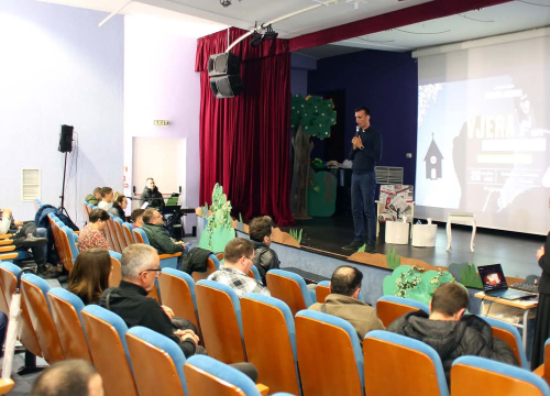 Fotografija 5 - Saborski zastupnik Marin Miletić gostovao na susretu mladih u Šibeniku