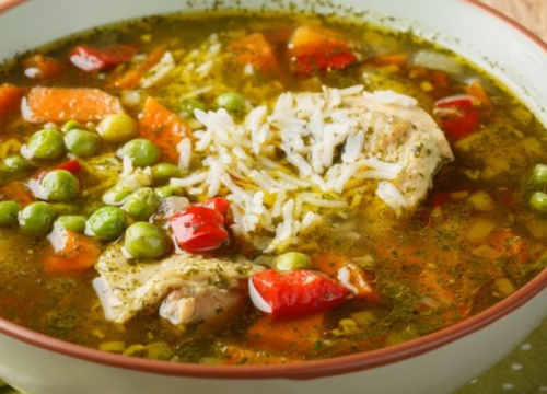 Juha od piletine i graška koja je toliko bogata da se poslužuje kao glavno jelo