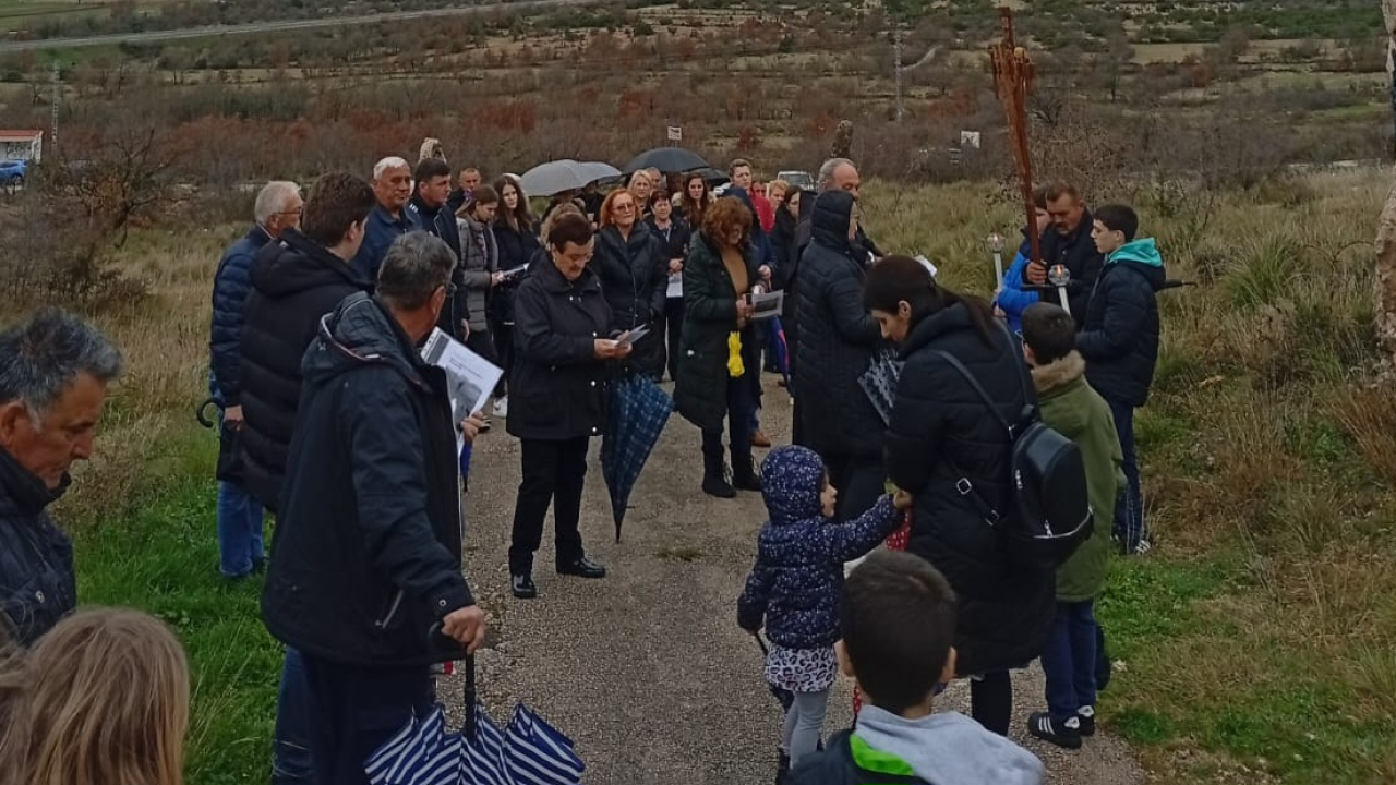 Vjernici u Radnićima unatoč kiši sudjelovali u križnom putu