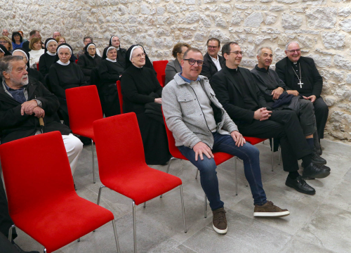 Fotografija 5 - Šibenska publika ispunila dvoranu na premijeri filma o biskupu Srećku Badurini