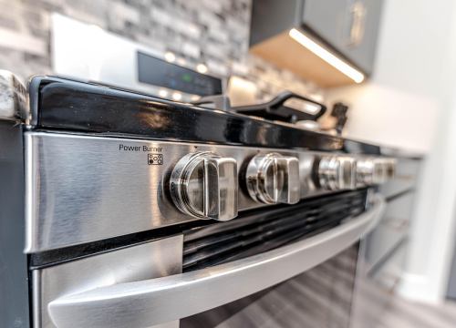 Zbogom tvrdokornim mrljama: Ovo sredstvo savršeno će očistiti vašu pećnicu