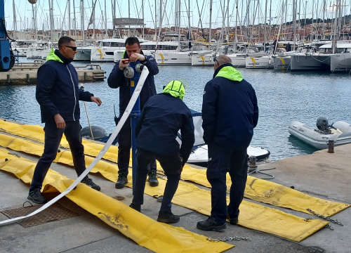Fotografija 2 - Požar u ACI marini Vodice: Djelatnici i vatrogasci zajedničkim snagama ugasili vatru