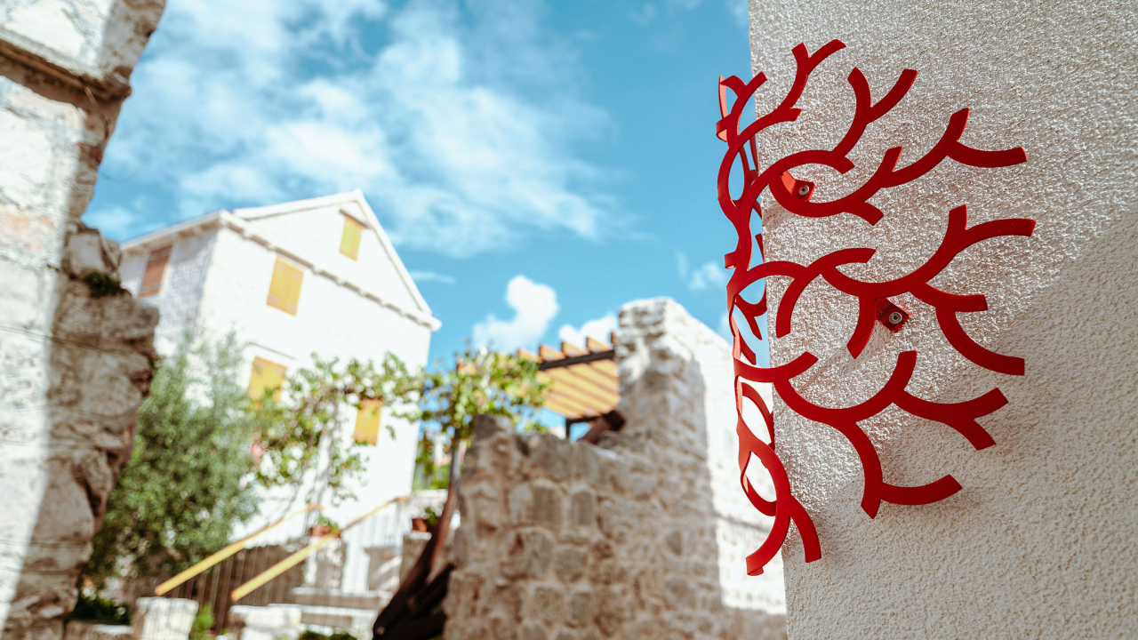 U čast Vesni Parun: Idući tjedan na Zlarinu izložba dječjih likovnih radova 'Mačke'