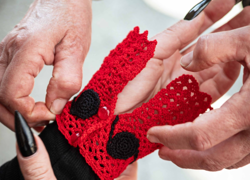 Fotografija 2 - Radmila na pijaci prodaje tulipane, ali i ukrase sa šibenskim motivima