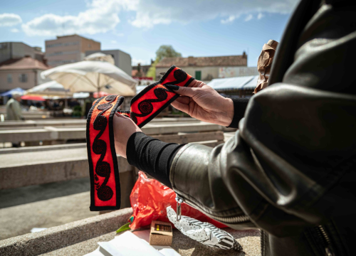 Fotografija 3 - Radmila na pijaci prodaje tulipane, ali i ukrase sa šibenskim motivima