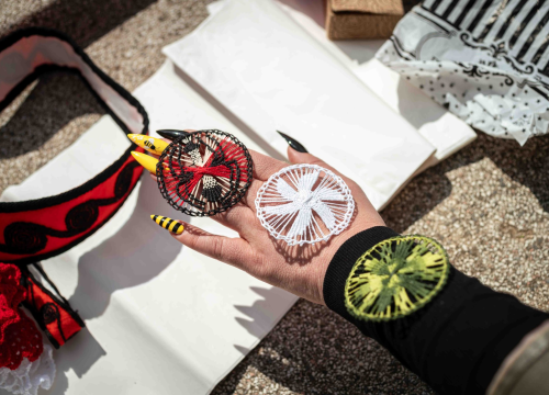 Fotografija 4 - Radmila na pijaci prodaje tulipane, ali i ukrase sa šibenskim motivima