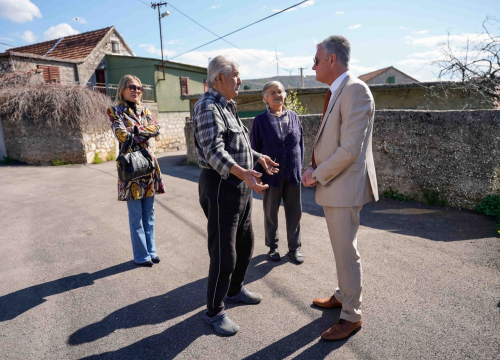 Fotografija 2 - Lepenica dobila vodovodnu mrežu: Gradonačelnik Burić i direktor Vodovoda u obilasku mjesta