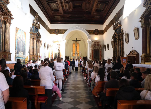 Fotografija 12 - Mladi Šibenske biskupije hodočastili Križnim putem uoči Uskrsa