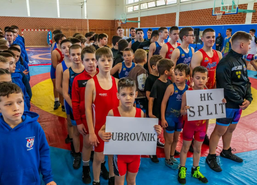 Fotografija 3 - FOTO: Dva šibenska hrvačka kluba na Prvenstvu Jadranske regije s nizom ekipnih titula i 25 pojedinačnih naslova