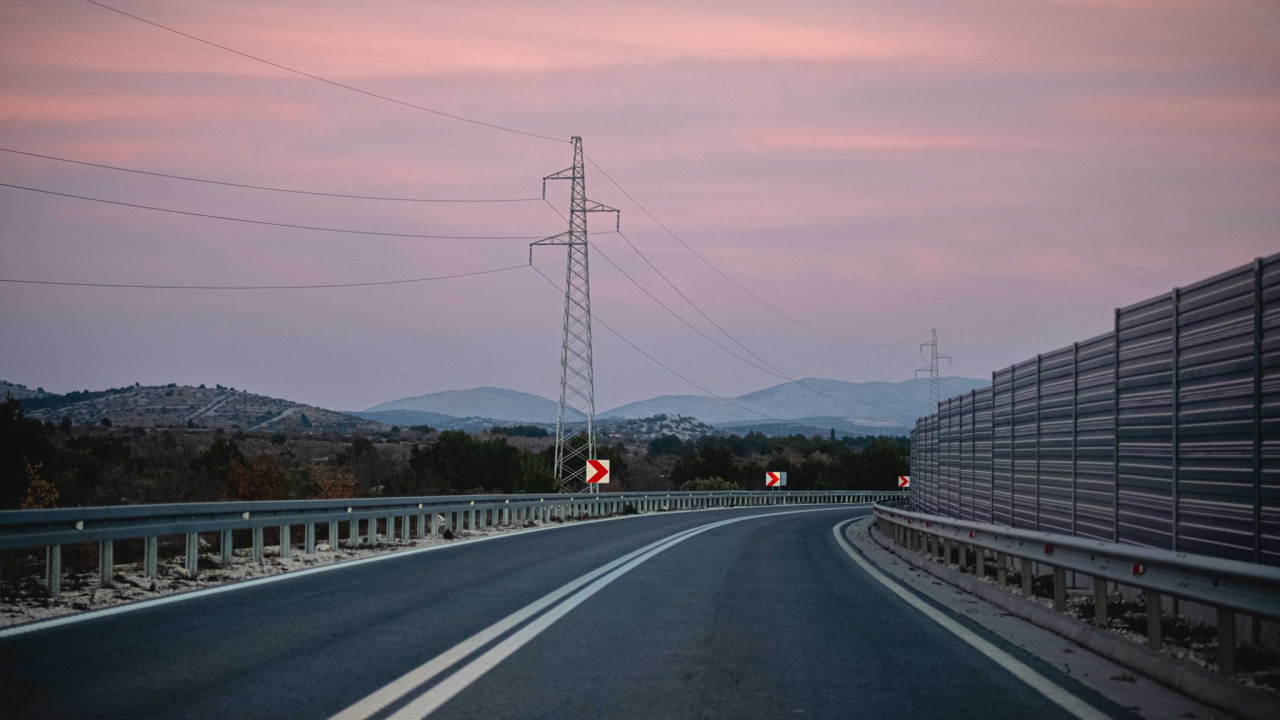 HAK: Bura i poledica stvaraju probleme u prometu