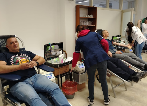 Fotografija 10 - Policijski službenici ponovo pokazali humanost u današnjoj akciji darivanja krvi