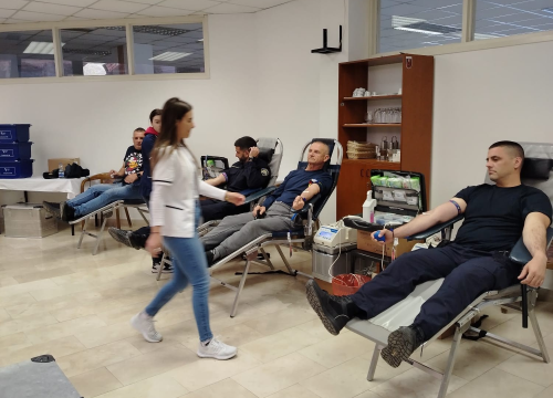Fotografija 9 - Policijski službenici ponovo pokazali humanost u današnjoj akciji darivanja krvi